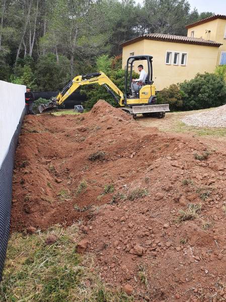 Aménagement de jardin avec terrassement à La Crau 83