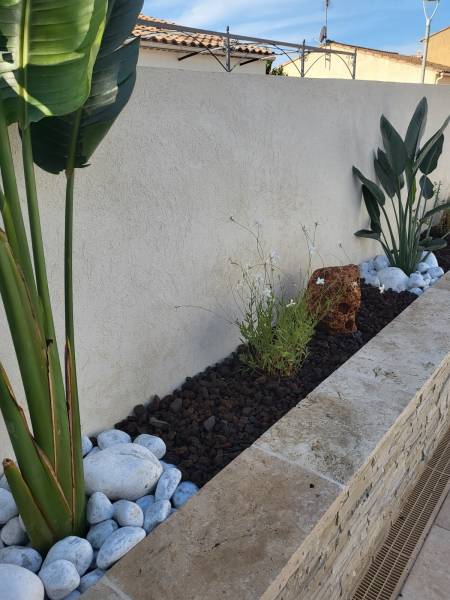 Pose de différents minéraux de la Crau