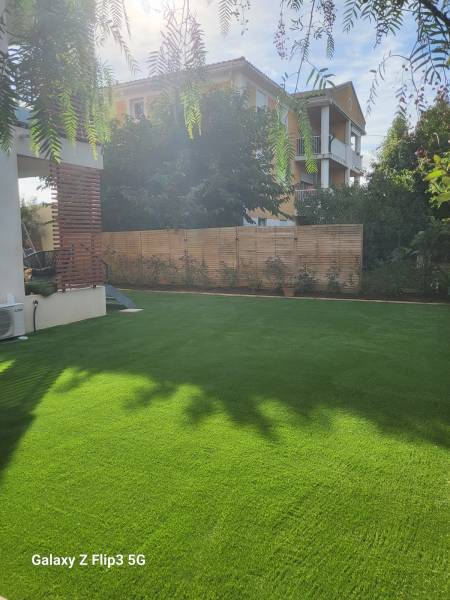 Création d'un potager délimité par des traverses paysagères en pin