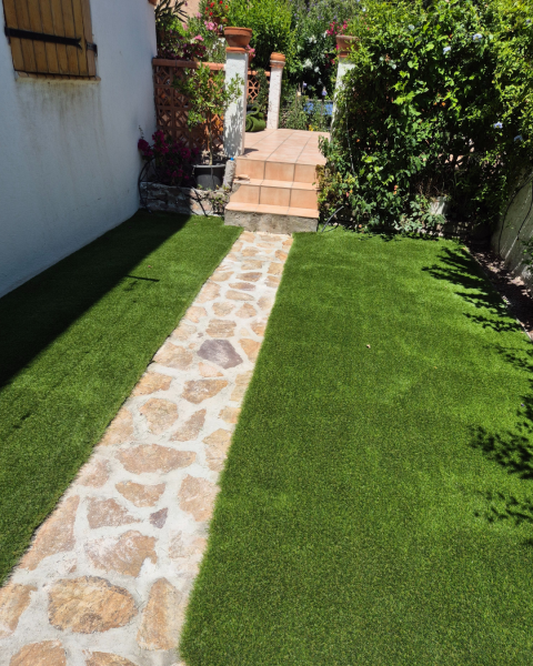 Conseils pour l'entretien de gazon synthétique dans le Var 83