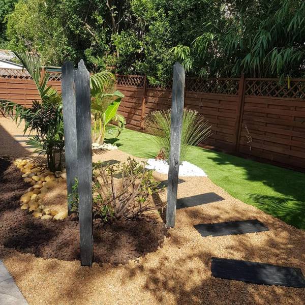 Plaque de Shist et gazon synthétique à Toulon