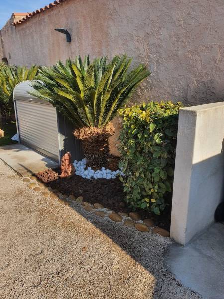 Idée d'aménagement de petit jardin sec à Toulon 83000