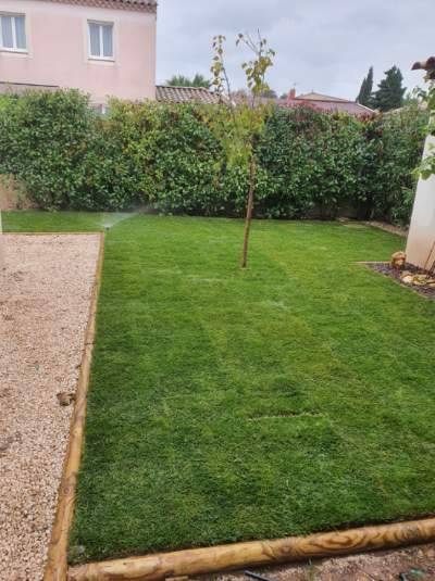 Gazon en rouleau avec arrosage automatique à la Crau
