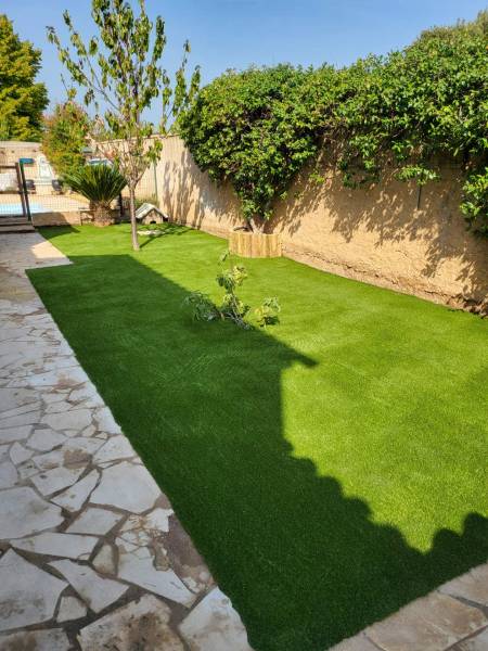 Création paysagère avec travaux de terrassement et de maçonnerie à La Crau Var