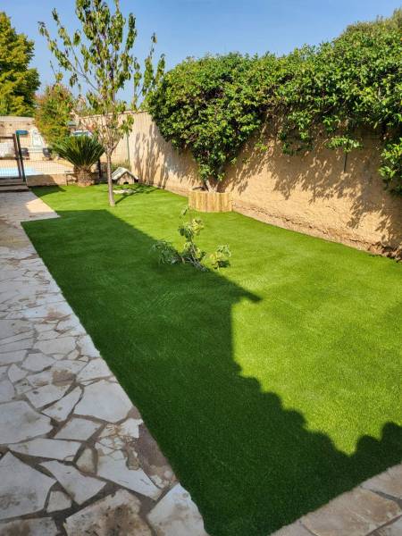 Création paysagère avec travaux de terrassement et de maçonnerie à La Crau Var