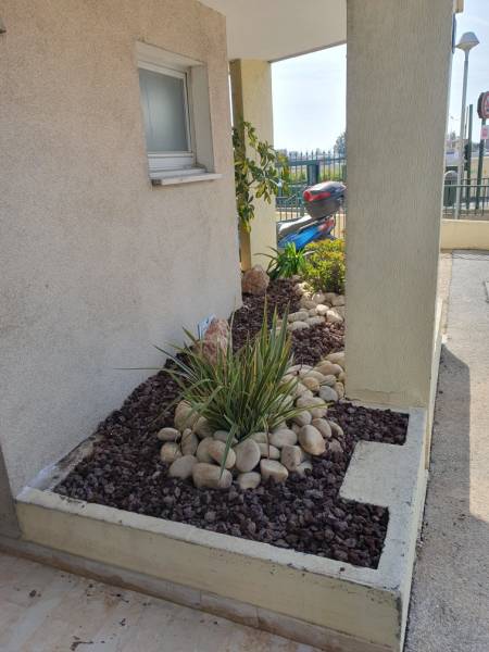 Aménagement de jardinière extérieure pour un immeuble en copropriété à Hyères