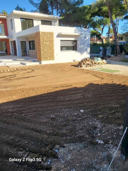 Notre zone d'activité pour ce service Jardinier à domicile pour le débroussaillage et désherbage à Le Pradet proche de Carqueiranne