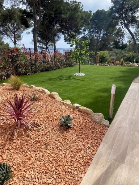 Notre zone d'activité pour ce service Jardinier à domicile pour le débroussaillage et désherbage à Bormes-les-Mimosas en Provence